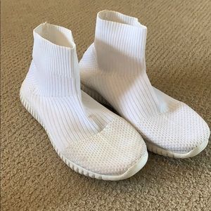 Dirt laundry slip ons